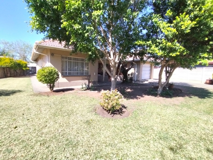 3 Bedroom Property for Sale in Protea Park North West